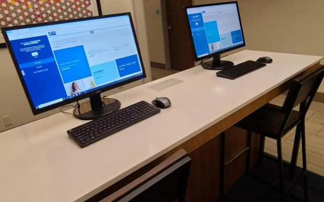 Holiday Inn Express & Suites Sheldon by IHG