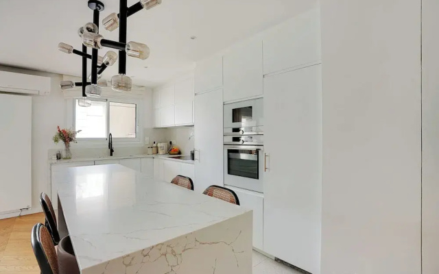 Modern, Spacious Apartment Just Outside Paris