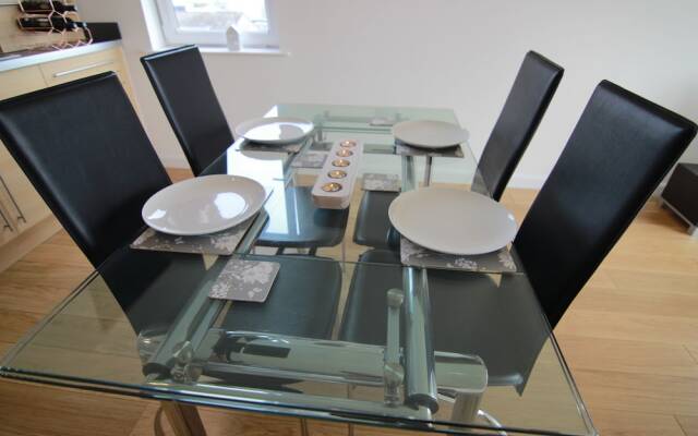 Queens Apartments - City Centre, Sea View, Free Private Parking, Luxury