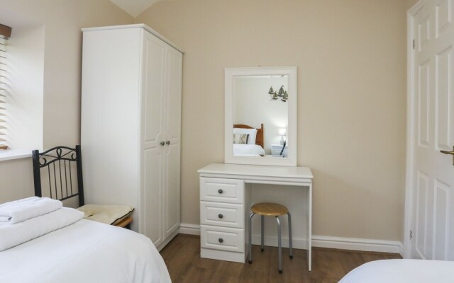 3 The Coach House - Penthouse Apartment