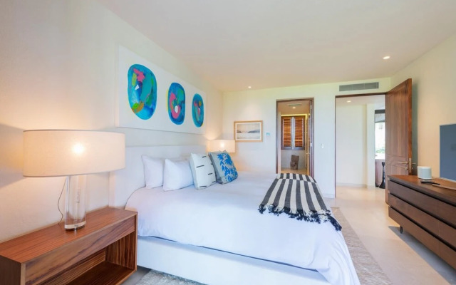 Sunny Vacation Condo 3