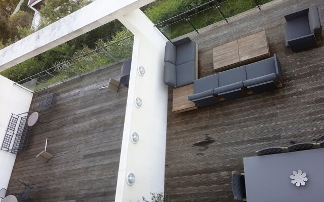 Maison vue panoramique et piscine