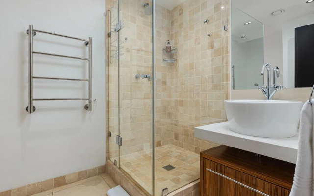 Mandela Rhodes T1002