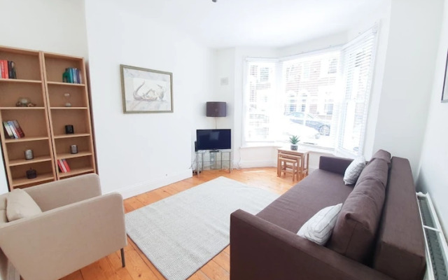 Lovely Flat in Residential Road in West Hampstead