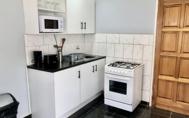 1 bed Apartment in Mount Pleasant Heights - 2014