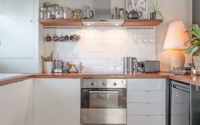 Arty 4 Bedroom Flat Minutes From Old Street