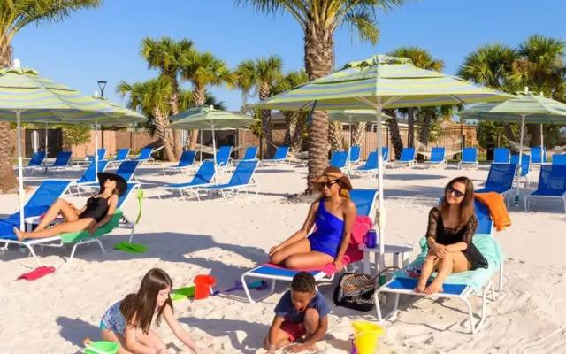 Balmoral Lakeside 5br 4ba House