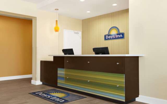 Days Inn by Wyndham Victoria