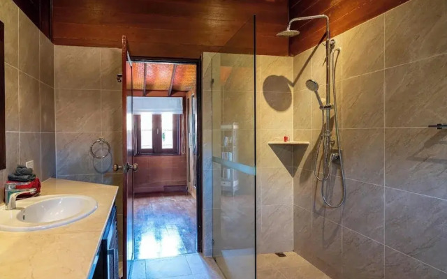 Tropical Beachside 4 bedroom Villa KBR23