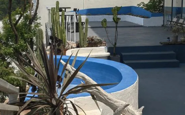 Fuxian Lake RuojianJijian House