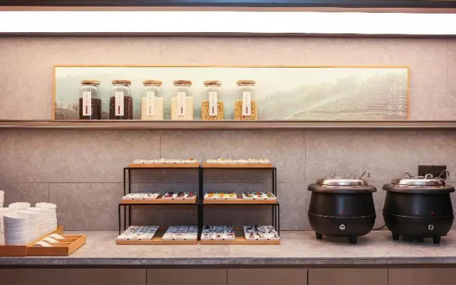 Ji Hotel (Shanghai South Railway Station ECUST)