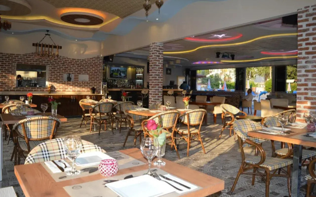 Yalçın Hotel