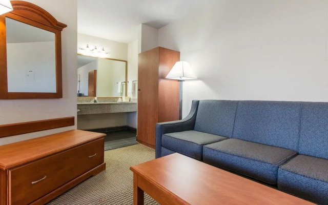 Quality Inn & Suites Redwood Coast