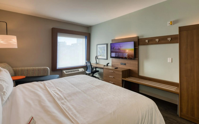 Holiday Inn Express & Suites Charlotte - South End by IHG