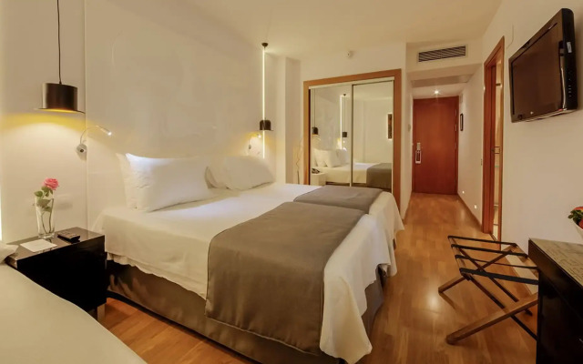 Отель Evenia Rocafort