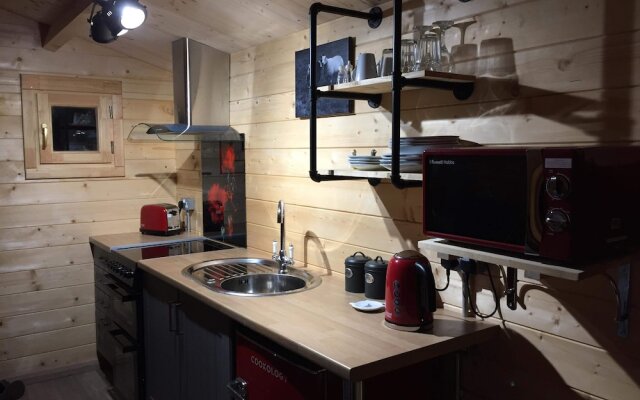 Cosy 1-bed Farm Stay Cabin