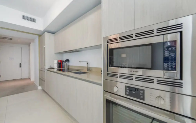 Stunning Condo, City Views
