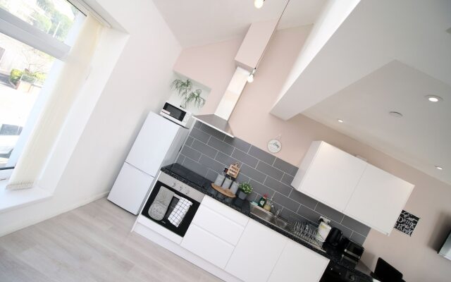 Skyline Immaculate 2-bed Apartment in Swansea