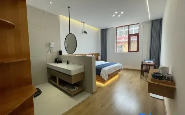 Rulian Chinese Inn Homestay (Dukezong Ancient City)