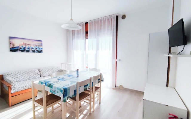 Spacious Flat With Balcony by the sea