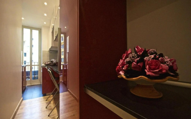 Piramide House