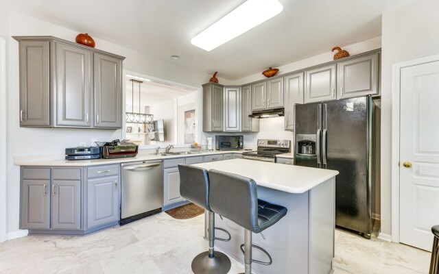 Charlotte Vacation Rental w/ 2 Living Areas!