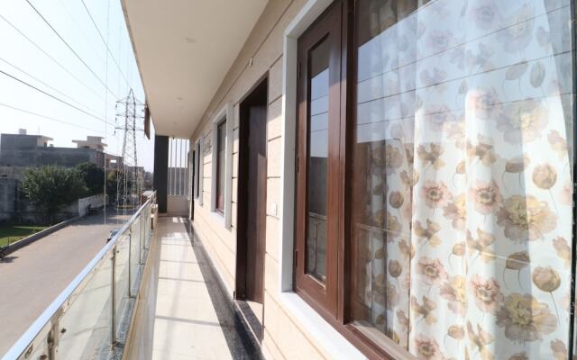 Oyo 24025 Sharan Square