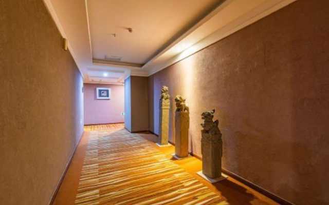 Xingdi Qingshe Hotel (Baiyun Middle Road Subway Station)