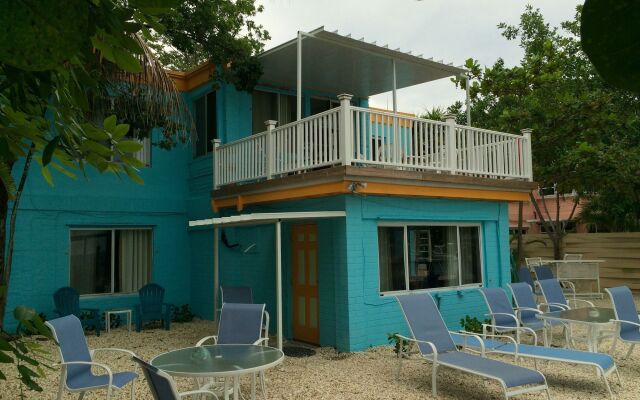 Captain Pips Marina & Hideaway