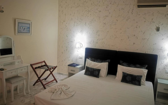 Vlycha Beach Studios & Apartments
