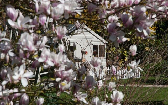 Whispering Cottages Bed and Breakfast