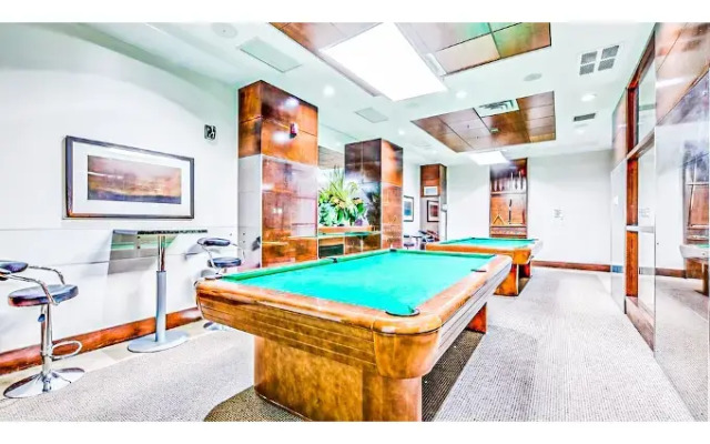 Lake View Luxury Condo by Elite Suites