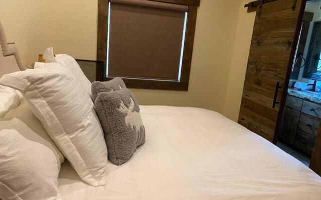 Yellowstone Crossing Lodge