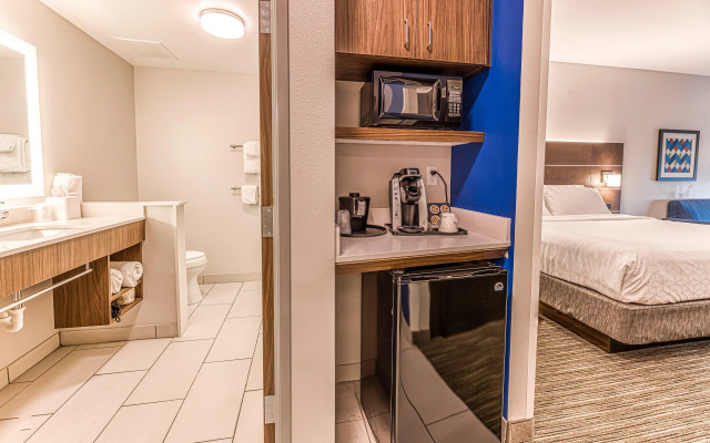 Holiday Inn Express & Suites Rantoul by IHG