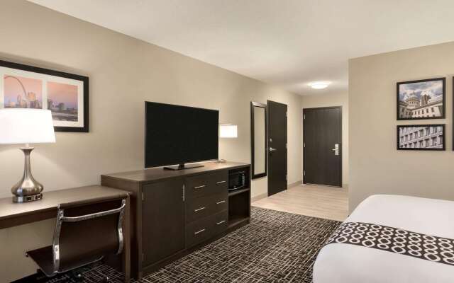 La Quinta Inn & Suites by Wyndham St Louis Route 66