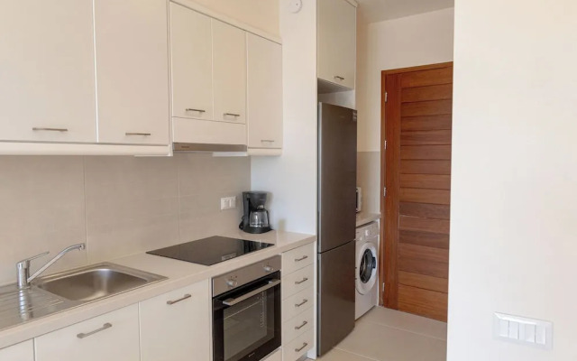 Phaedrus Living: Seaside Thalassa Cretan 203