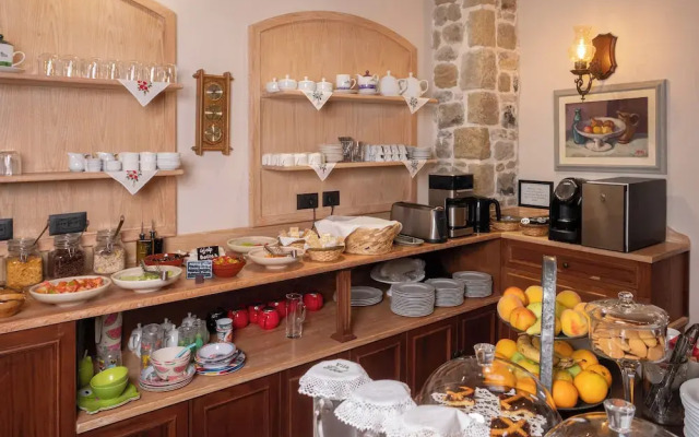 Vila Ebel Hotel Pool & Spa