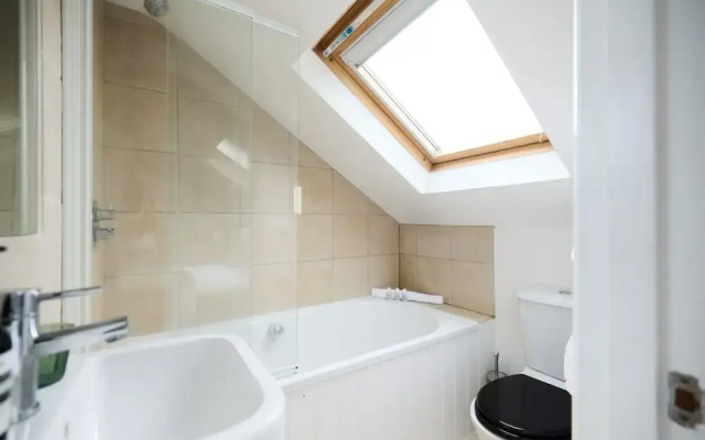 The Fulham Arms - Elegant 3bdr Flat With Terrace