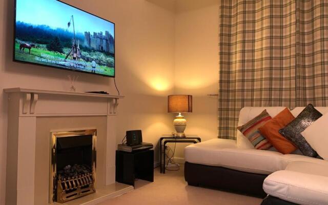 2 Bedroom Immaculate and Stunning Charles Space
