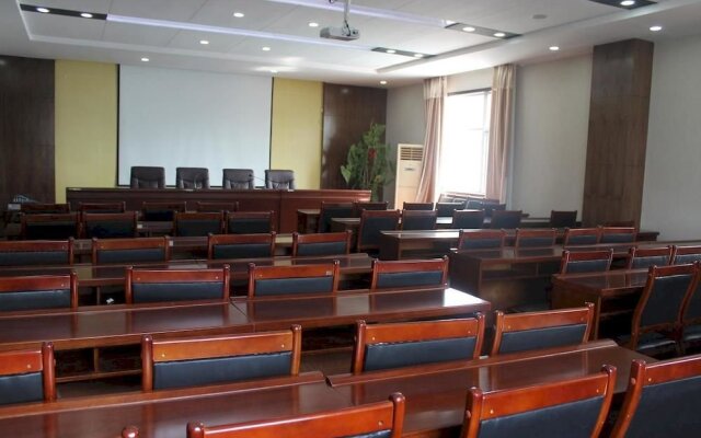Motel-Langfang High Speed Railway Station Heping Road Branch