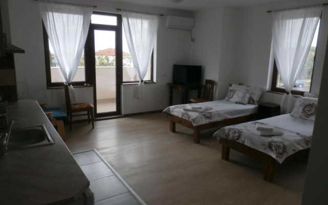 Remarkable 2-bed Apartment in Aleksandrovo