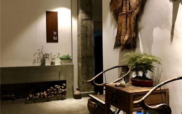 Wutong Banshan Hostel