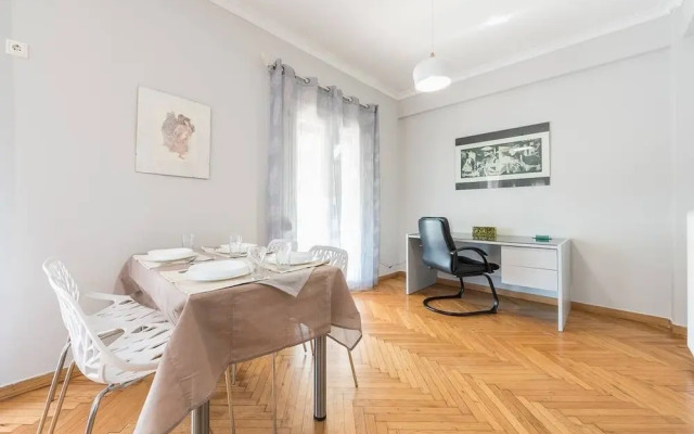 Central Flat with Cosy Sunny Terrace