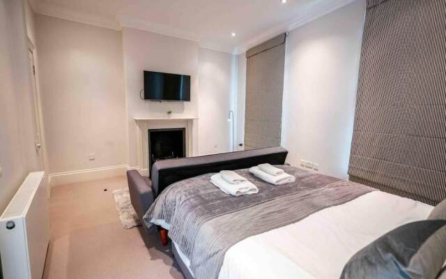 Spacious & Modern 3brs House in Central London