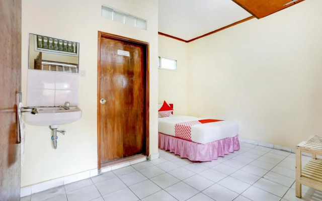 Super OYO 3261 Hotel Ratu