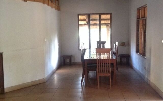 Livingstone Guest Farm - Hostel