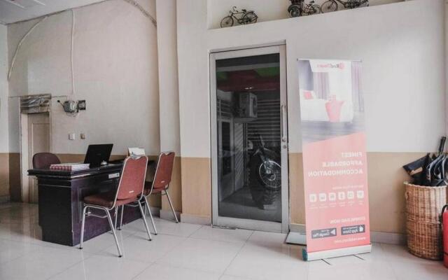 RedDoorz @ Jalan STM Medan