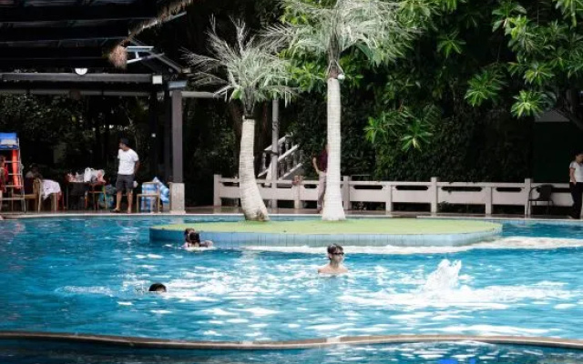 Tianchidu Hot Spring Resort – Pool – Mile