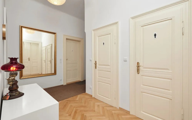Room & Parking Assistance