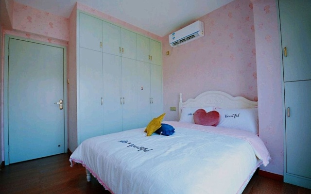 4 Seasons Big Family 3 Queen Beds & High Rise View – Guest Rooms – Shenzhen